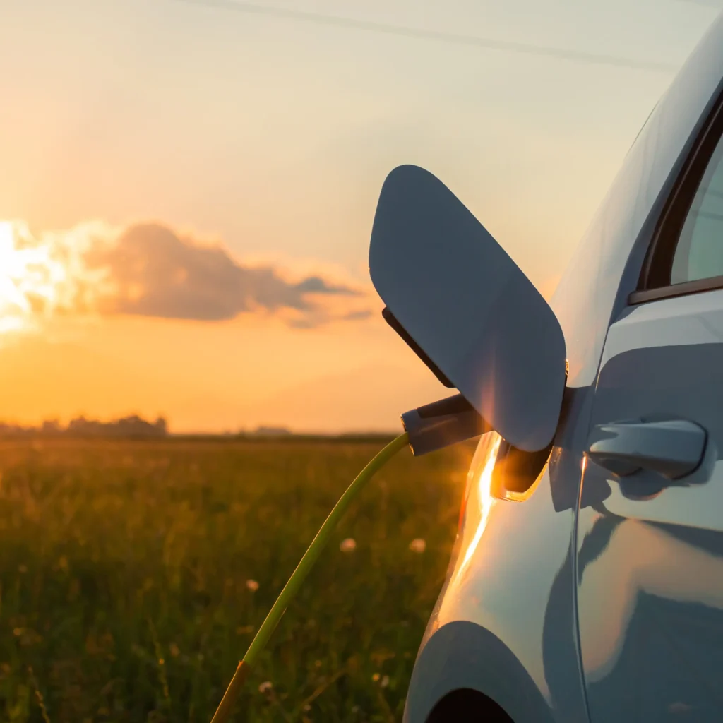 EV Charging in Sunlight Yomobility | EV-FMS | EV Fleet Management Software